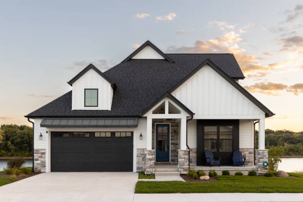 Best Emergency Roof Repair Services  in Mcleansboro, IL